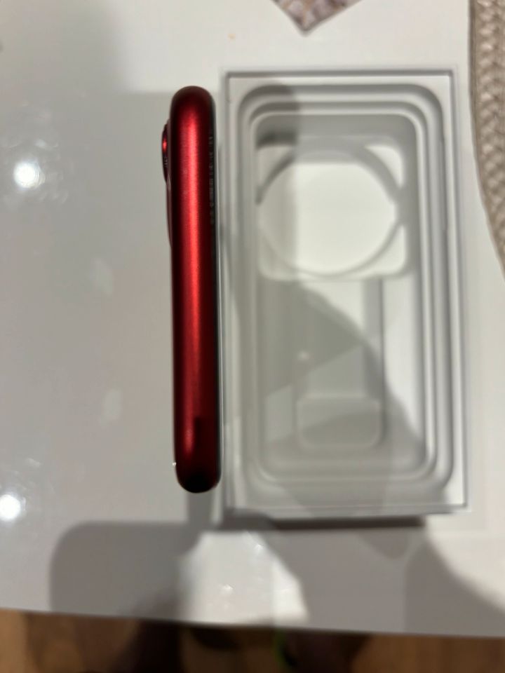 iPhone 11 64GB Rot in Zweibrücken