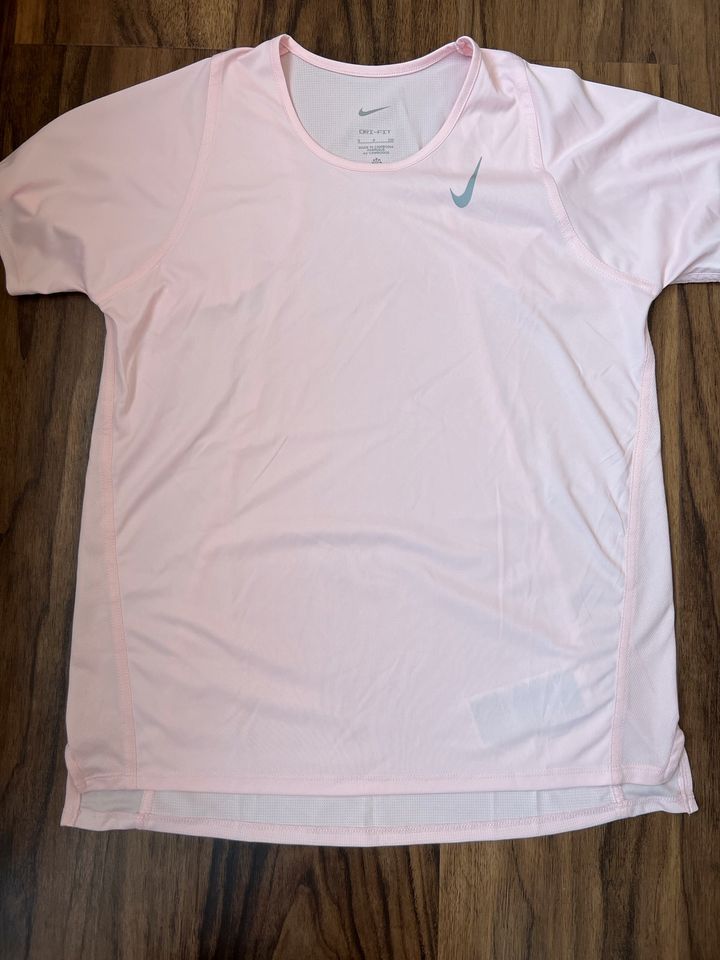 Nike Dri-Fit Damen / Mädchen Gr. S in Magdeburg