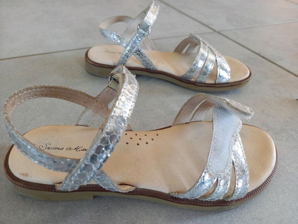 Susana Mazzarino (Lea Lelo) Sandalen silber Leder Gr. 33 Mädchen in Isen