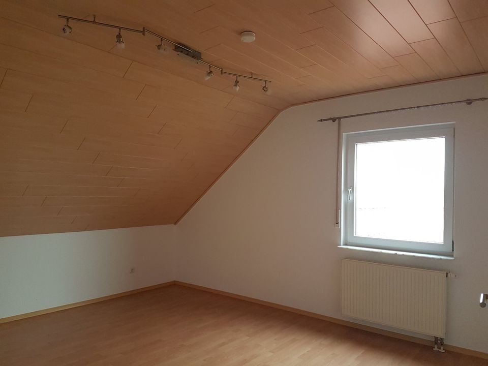 Wohnung: schöne helle Dachgeschosswohnung mit großem Balkon in Simmersfeld