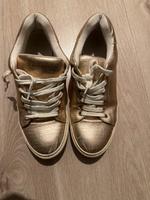Zign Sneakers aus goldenem Gr 38 Frankfurt am Main - Nordend Vorschau