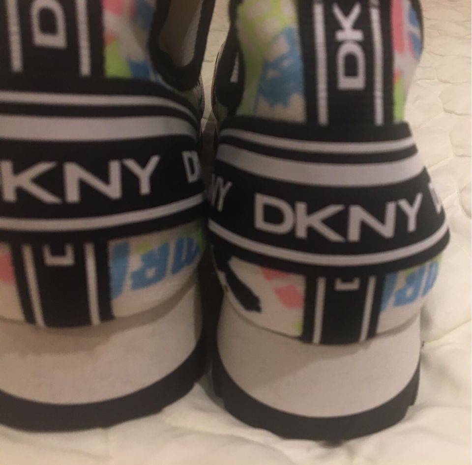 DKNY Schuhe 42 Damen Sneaker neu in Düsseldorf