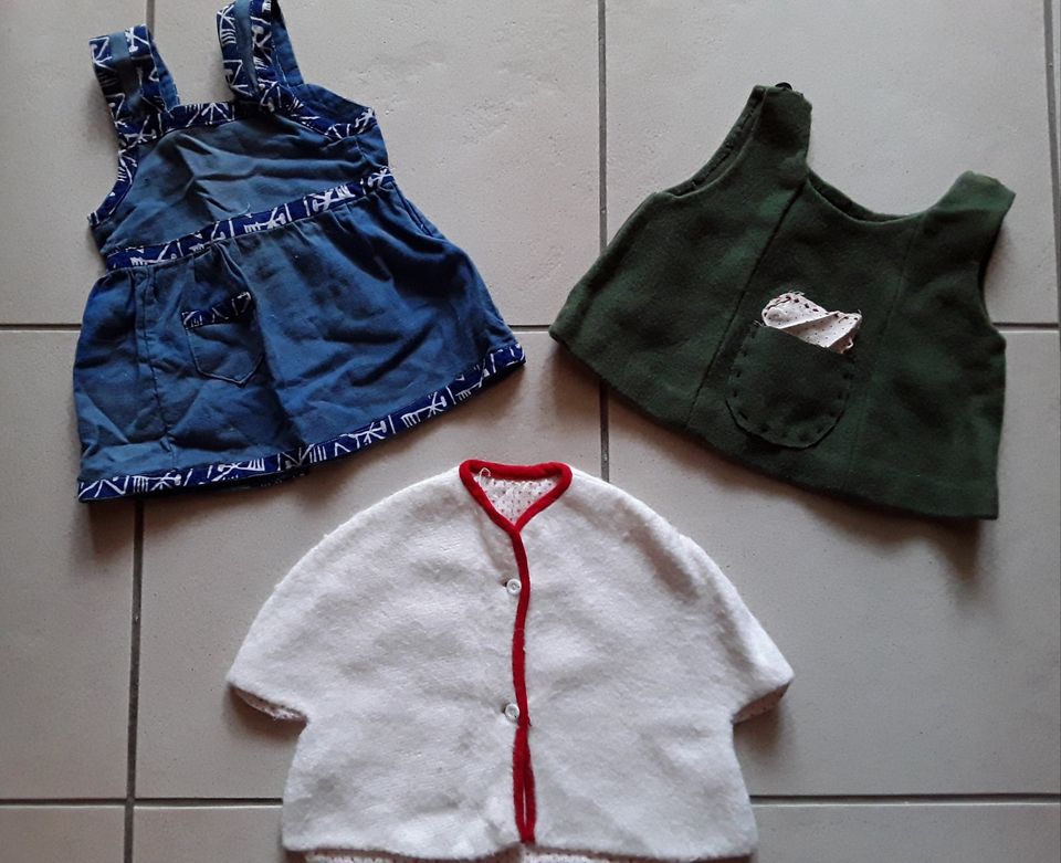Puppenkleidung, Kleider, Jacke, Poncho 60er Jahre in Freinsheim