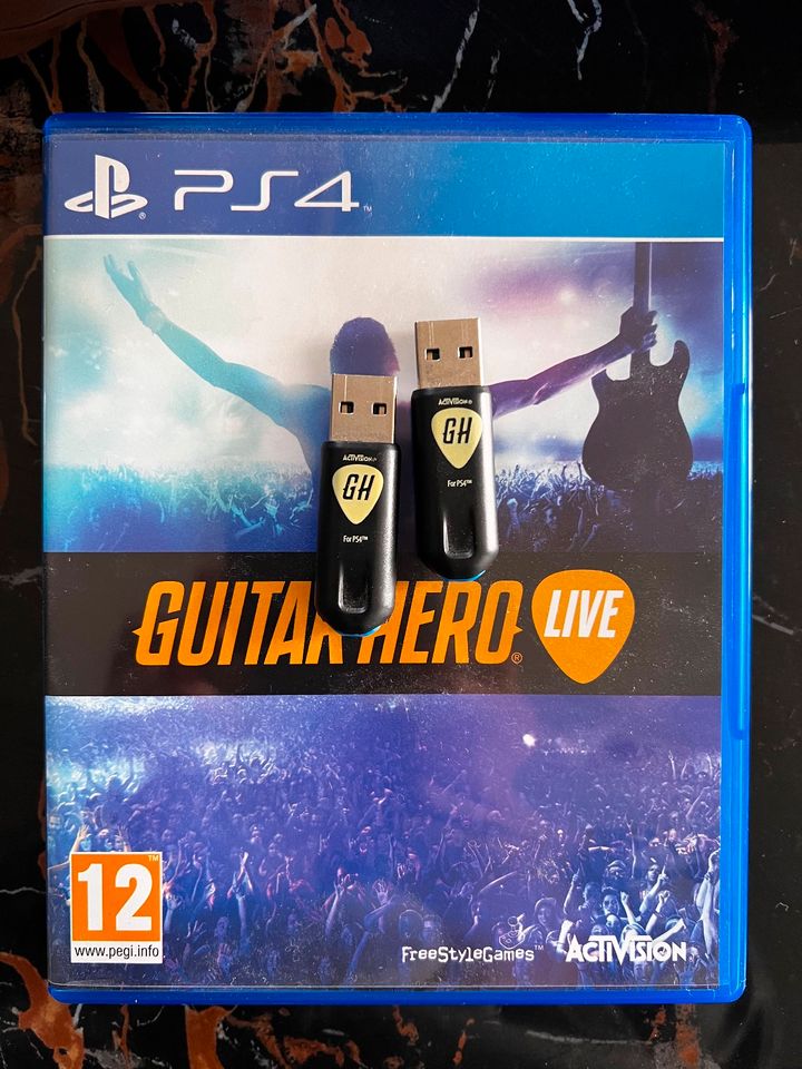 Guitar Hero Live PS4 with two guitar controllers in Berlin