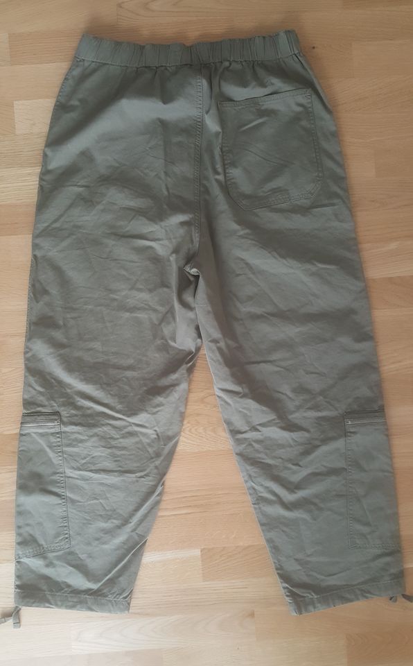 Herren Cargo Freizeit Hose khaki Pull & Bear Gr. M NEU in Fürstenzell