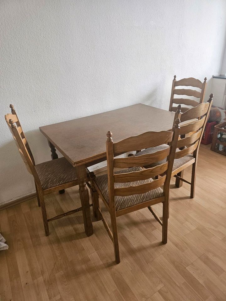 Küchentisch + 4 Stühle in Solingen