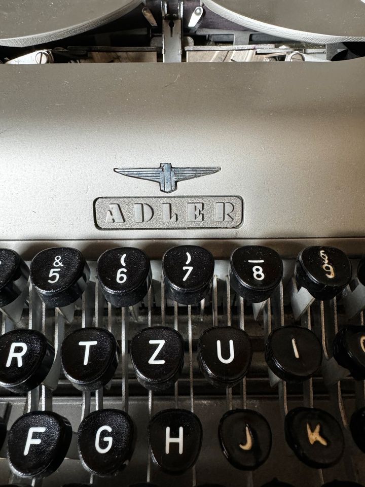 Schreibmaschine Adler in Bad Homburg