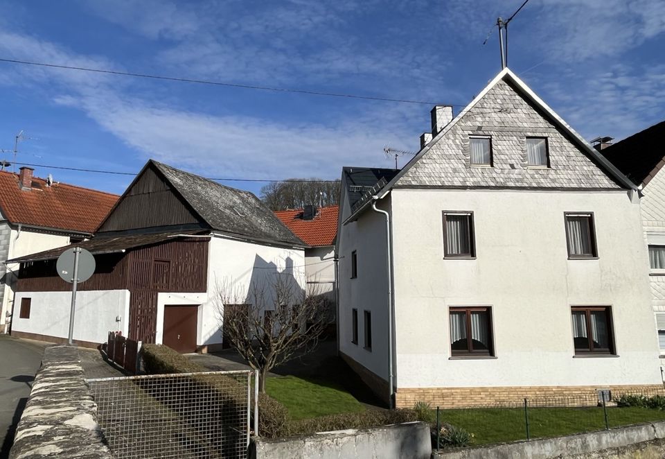 Gepflegtes Einfamilienhaus mit Nebengebäude und viel Platz für Heimwerker in Löhnberg
