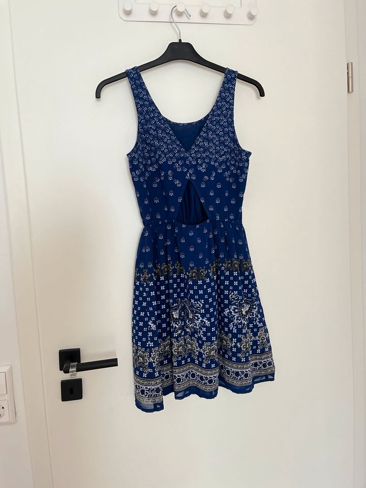 Sommer Dunkelblaues Kleid mit Rückenausschnitt Gr. 34/XS in Münster