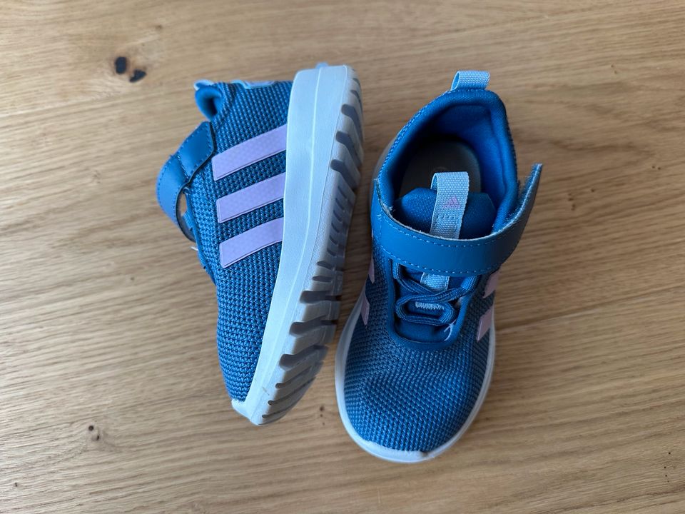 Adidas Kinderschuh Turnschuh Gr. 24 in Dillenburg