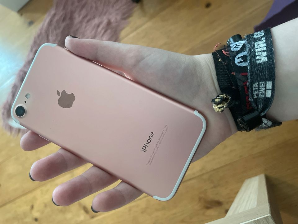 iPhone 7 Roségold in Berlin