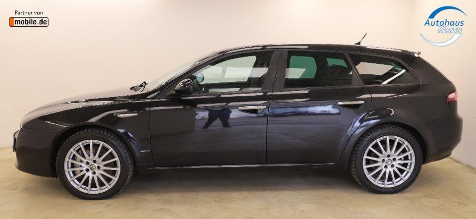 Alfa Romeo 159 Sportwagon 2.4 JTDM 209PS 20V Q4 Distinctive in Teltow