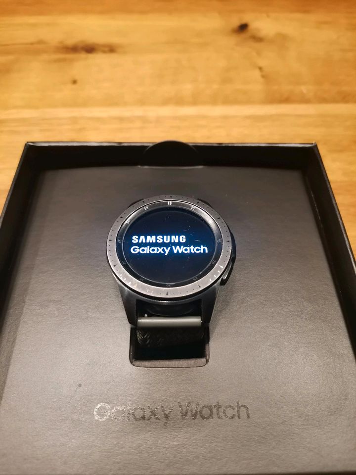 Samsung Galaxy Watch 42 mm SM-R810 schwarz in Nußloch