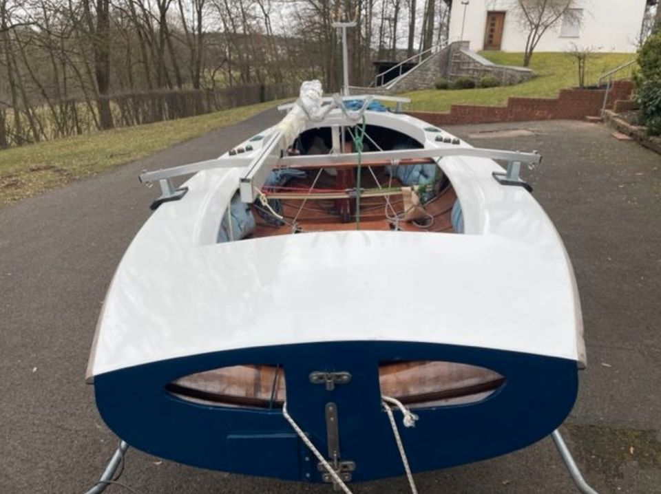 FINN Dinghy Jolle Holz / Segelboot Mader Top + Trailer & Slipper in Langenzenn