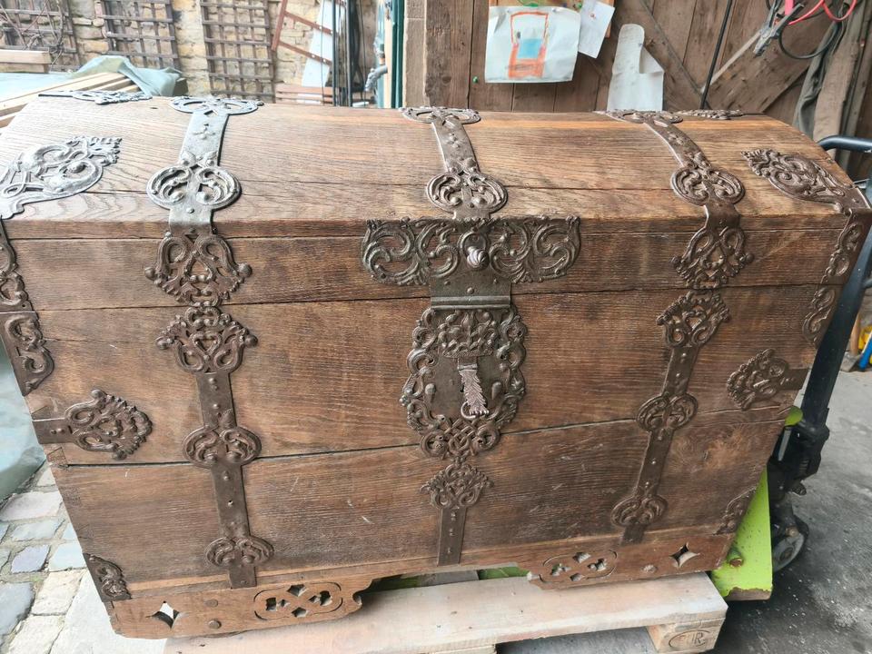 Renaissance Truhe 17 Jh. Antik original  Adel Schatztruhe in Gensingen