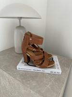 Tommy Hilfiger Sandalen Sandaletten Leder braun Gold Gr. 37 Schleswig-Holstein - Oldendorf (Holstein) Vorschau