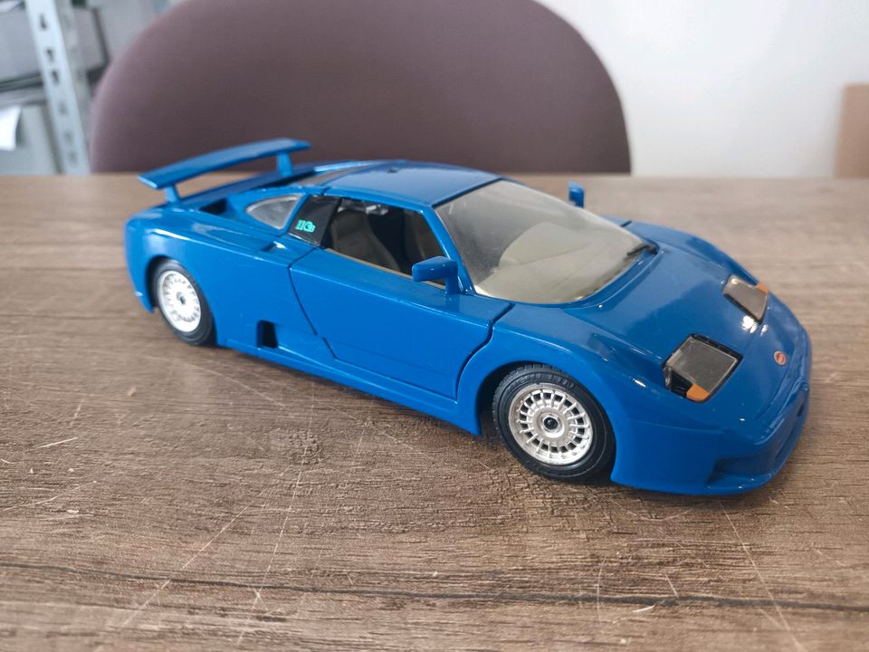 Bburago Bugatti 110 EB (1991), Maßstab 1:24 blau, Made in Italy in Lübbecke 