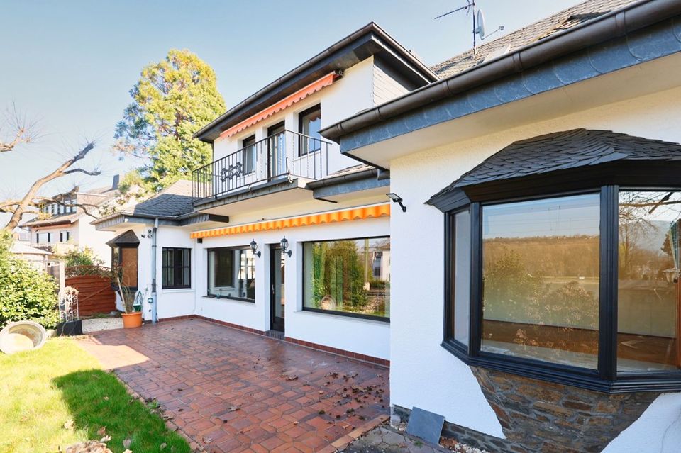 Charmante Villa mit Terrasse, Garten und Doppelgarage in Rheinblicklage von Koblenz - Horchheim in Koblenz