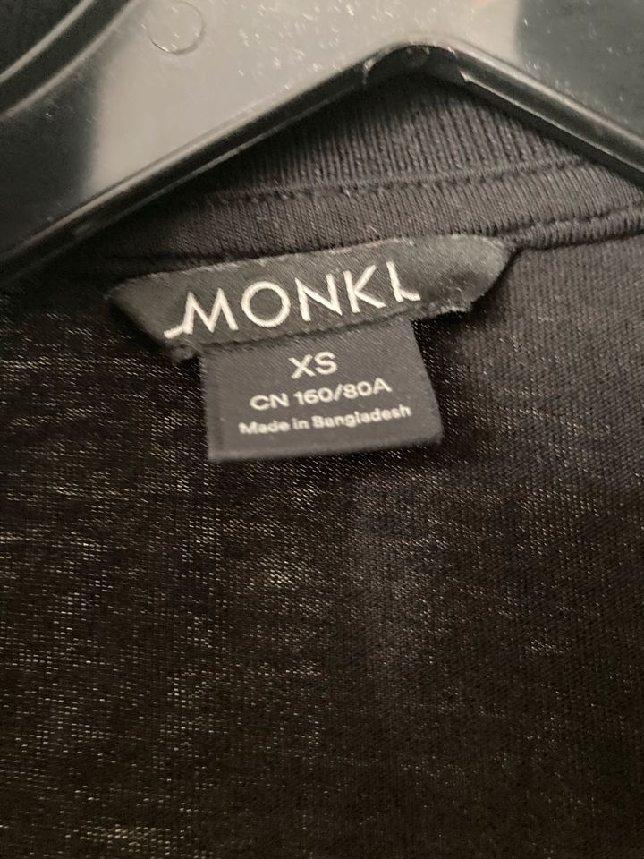 Monki longsleeve m. Reißverschluss NEU in Augsburg