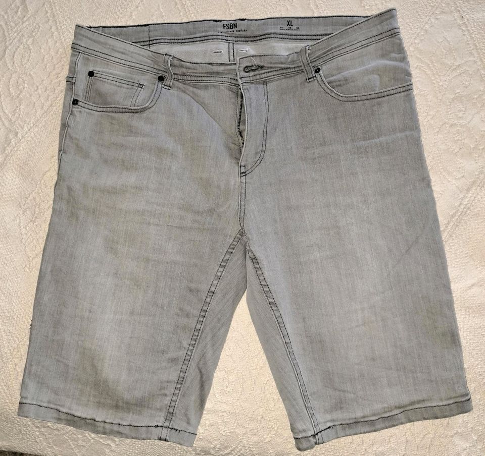 Verkaufe Jeans kurze Hose in Neustrelitz