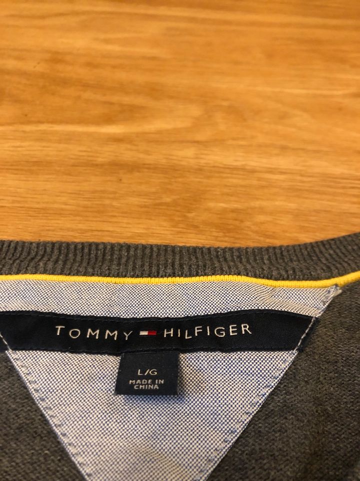 Tommy Hilfiger Pullover Pulli Raute kariert Gr. L in Sprendlingen