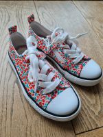 Wie neu: Mädchen Turnschuhe Sneaker mit Liberty Muster wie Chucks München - Bogenhausen Vorschau