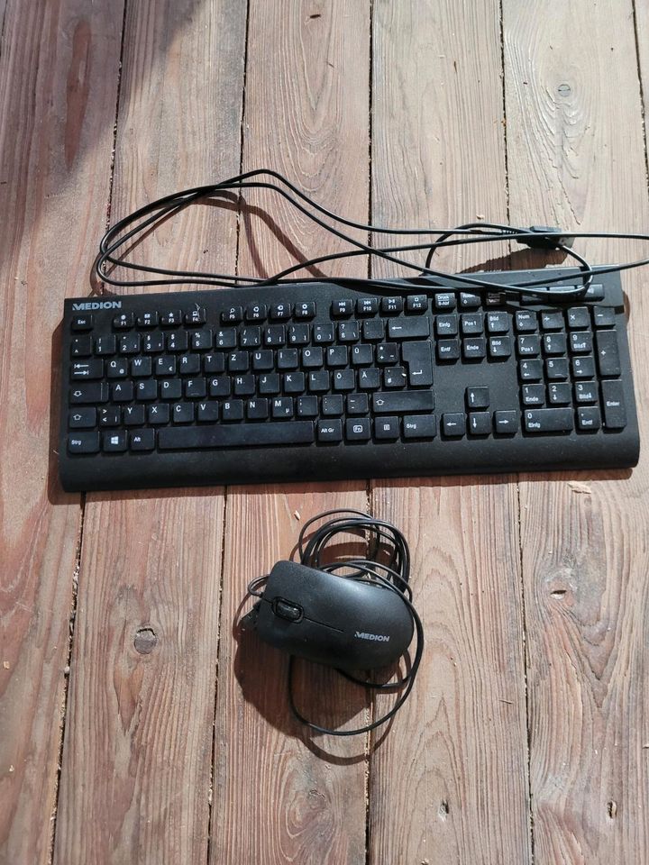 Computer Tastatur und Maus in Detern