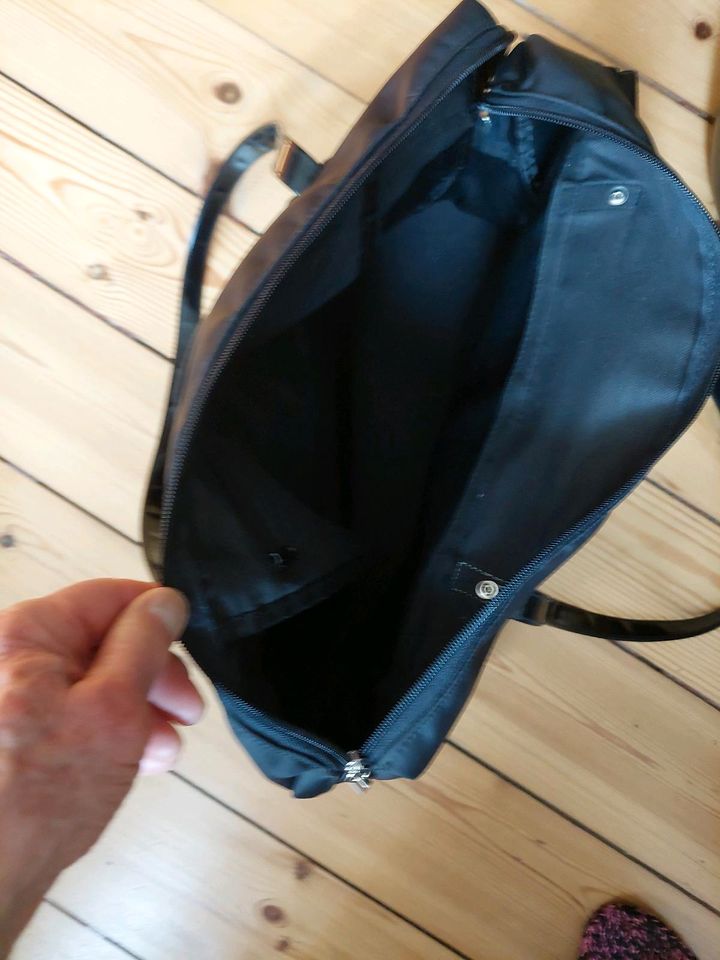 Kleine Reisetasche Weekender schwarz in Berlin