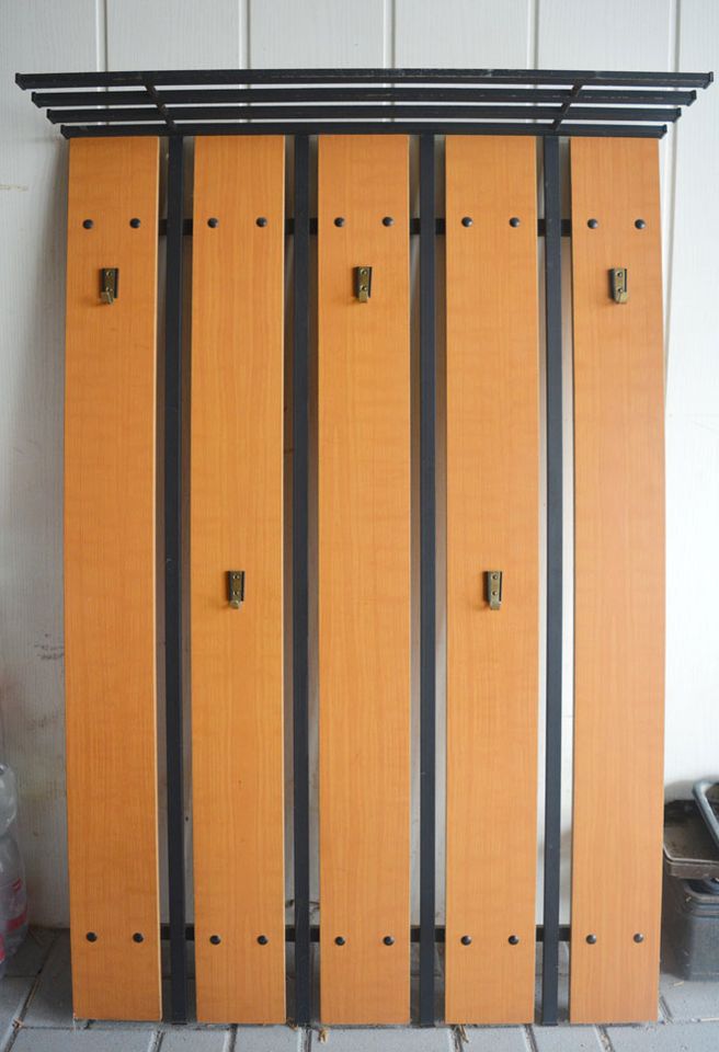 Flurgarderobenwand aus Eisen Flurgarderobe sehr stabil,DDR , 1,22 in Schkopau