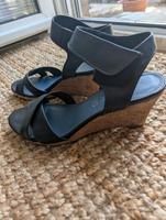 Sandalette Marco Tozzi schwarz mit Keilabsatz Gr. 41 Nordrhein-Westfalen - Kempen Vorschau