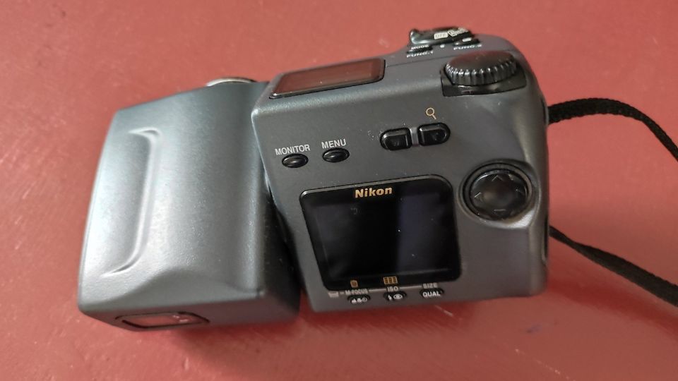 Nikon Coolpix 990 Kamera inkl. Speicherkarte mit 512 MB in Maulburg