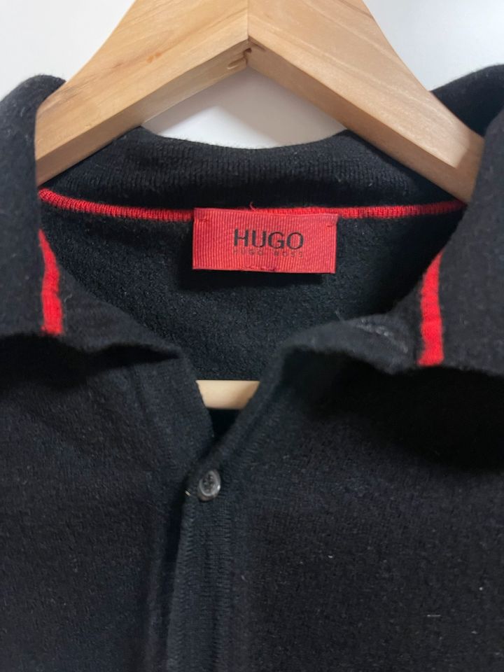 Hugo Boss Strickjacke Gr. XS schwarz 100% Schurwolle Jäckchen in Berlin