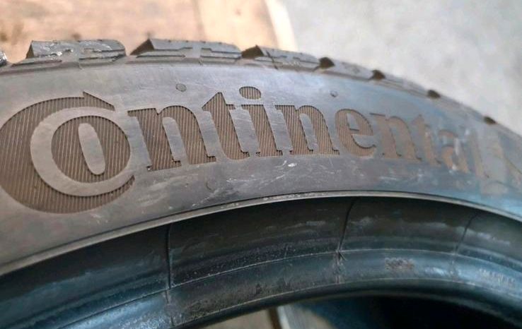 Continental Winterreifen 2x 225/40 R19 93V - 225 40 19 in Sindelfingen