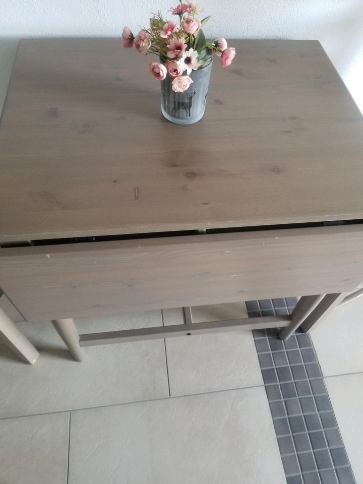 Ikea Tisch mit 3 Stühlen in Wackersdorf