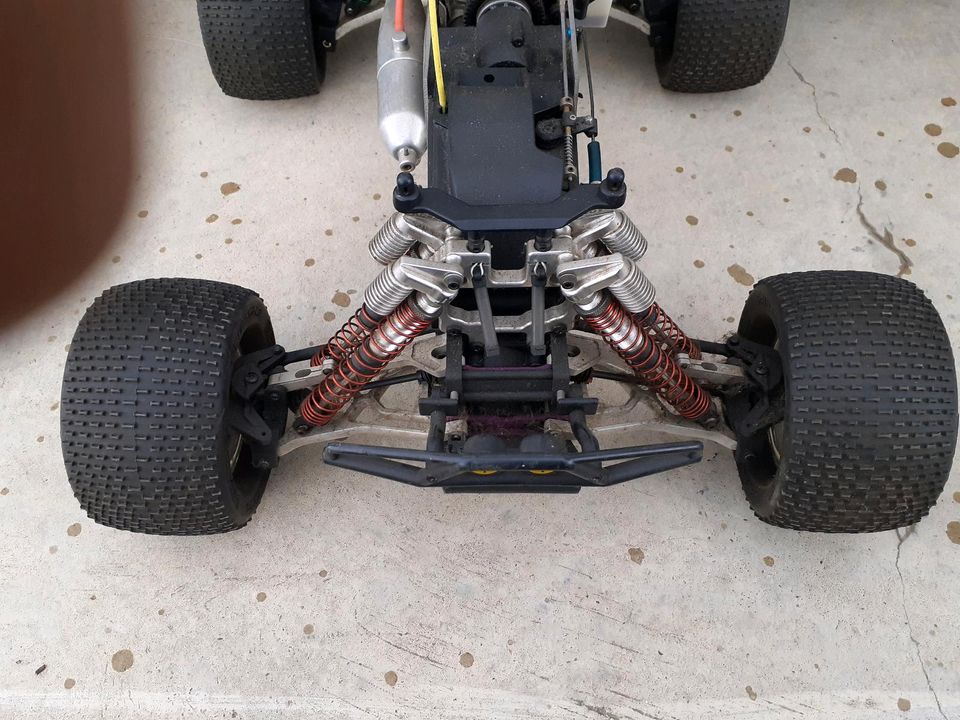 HPI Savage RC Verbrenner 1:8 mit Integy Fahrwerk in Wesseling