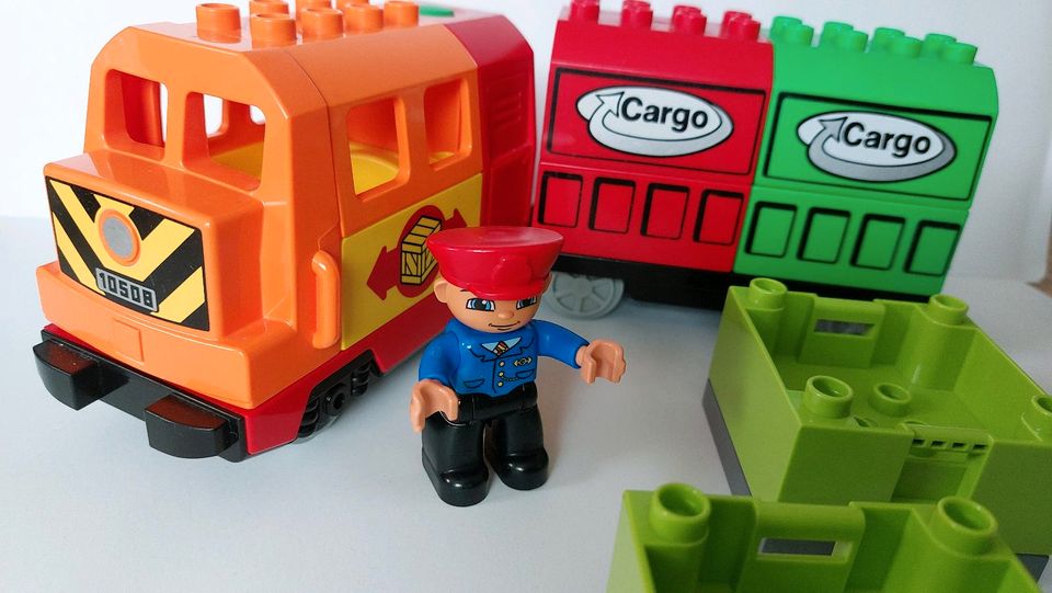 Lego Duplo Zug Güterzug Eisenbahn geprüft Lokführer Elok in Ottensoos