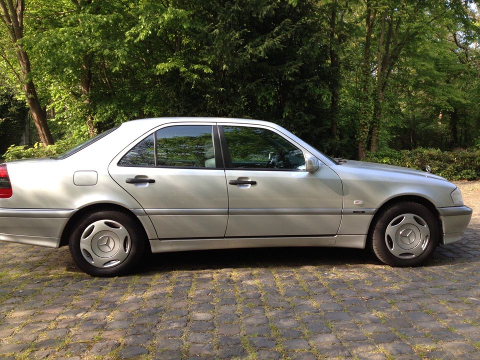 Mercedes C220 CDI Sammlerfahrzeug 1.Hand mit 27.000 Kilometer in Elsdorf