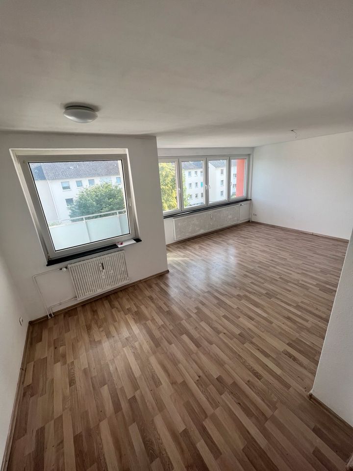 4 ZKB- Balkon, EB-Küche Renovierungsbedürftig! in Celle