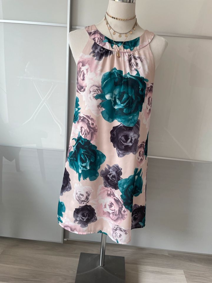 H&M Kleid Sommerkleid Gr. 38 grün lila gemustert Hängerchen Damen in  Sachsen - Chemnitz | eBay Kleinanzeigen ist jetzt Kleinanzeigen