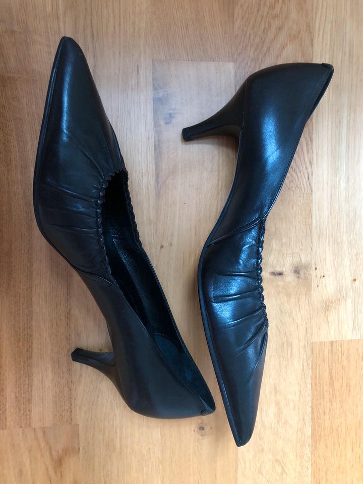 Schwarze Lederpumps Pumps in Größe 39 *NEU* in Leipzig