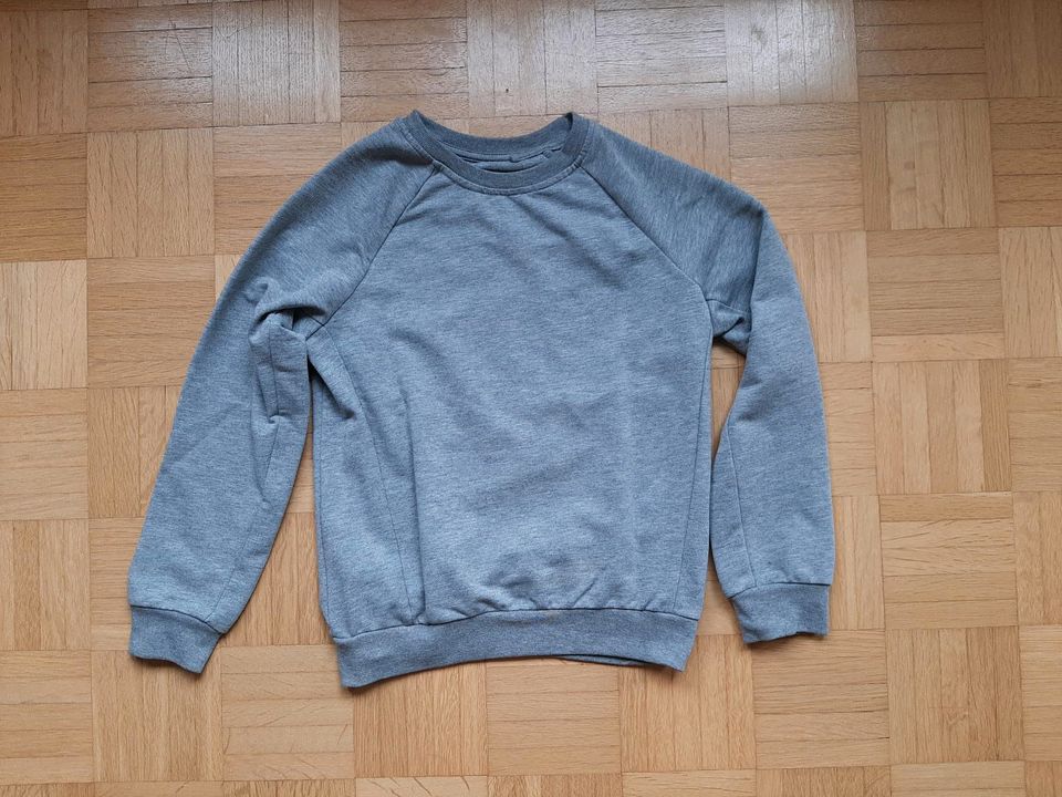 Strauss Sweatshirt - Gr. 134/140 (Nur Selbstabholung) in München