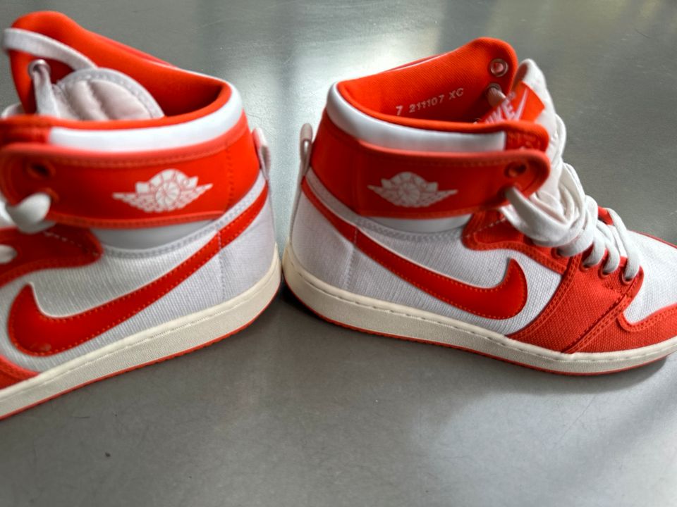 JORDAN 1 Retro AJKO Rush Orange Gr. 40 NEUWERTIG in Köln