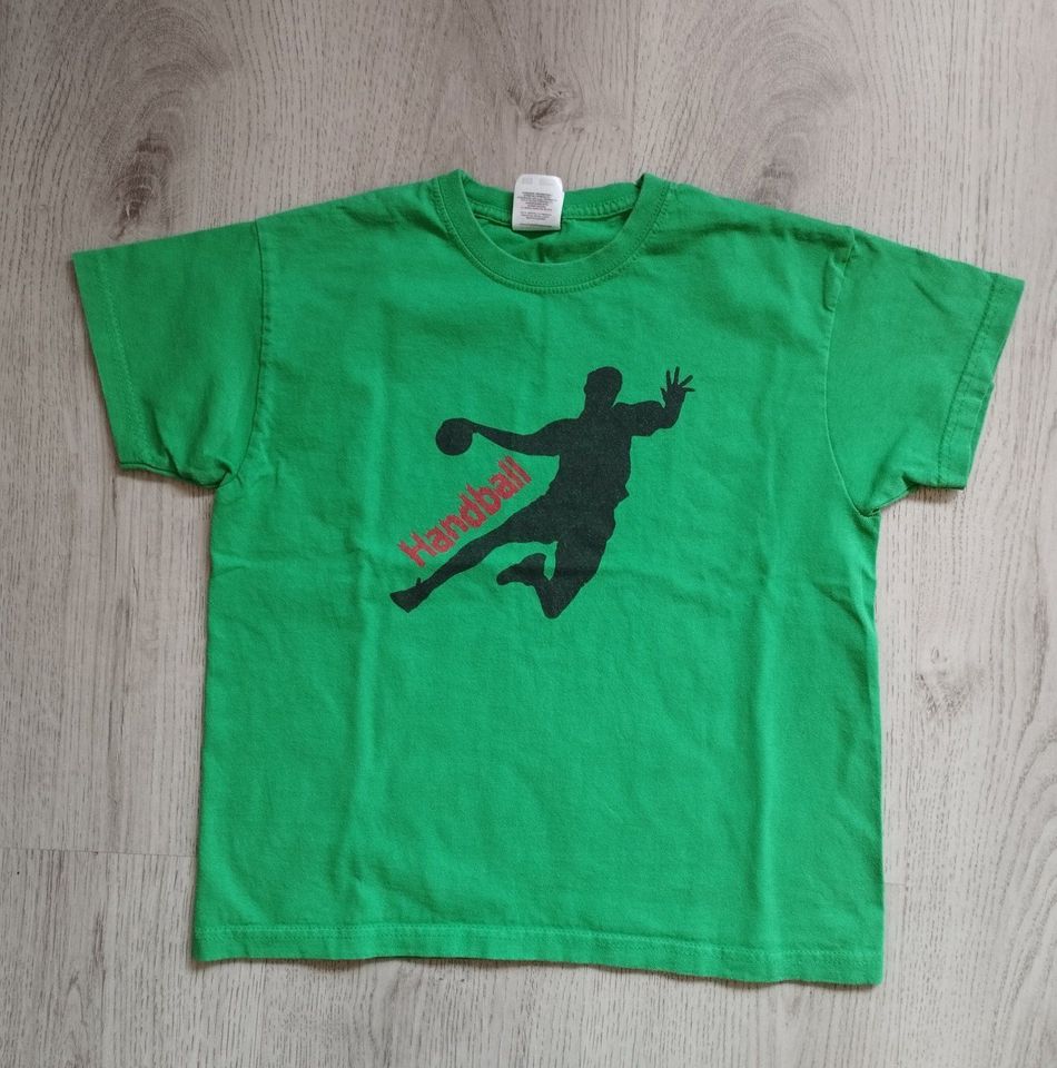 Tshirt Gr.128 grün mit HANDBALL MOTIV in Wiesbaden