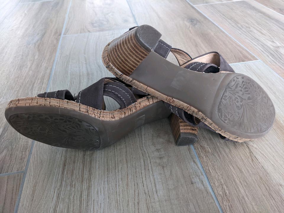 Ara Sandale 4 37 Leder braun Absatz Schuhe in Althengstett