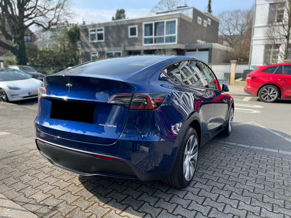 Tesla Model Y LR Dual Motor in Düsseldorf