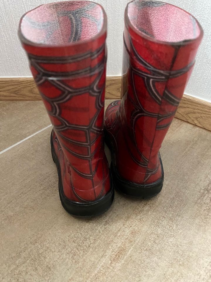 Gummistiefel Spiderman Größe 24 in Ottendorf-Okrilla