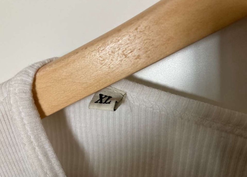 Indigofera Sweatshirt henley tshirt XL creme weiß in Berlin