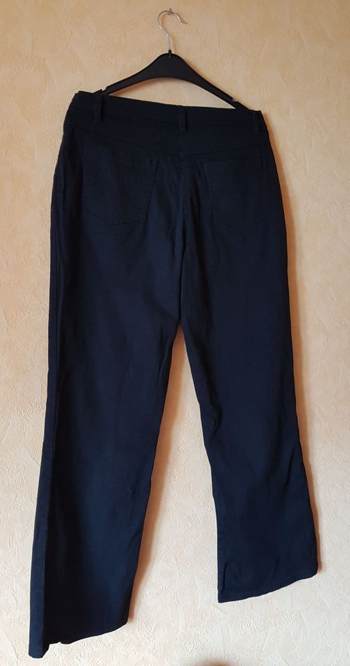 Schlagjeans (Bootcut Jeans) Damen in Wiesbaden