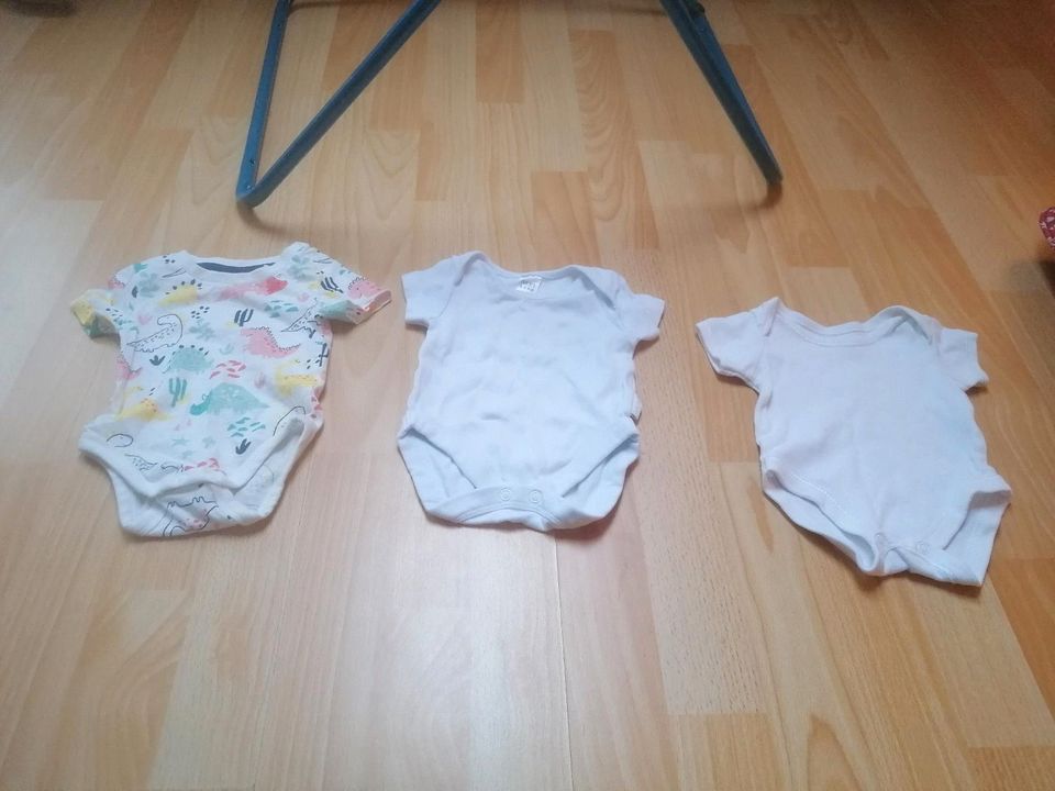 3 Bodys für neugeborene oder Babyborn Gr. 46-50 in Bremen