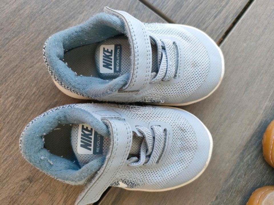 Nike Sneakers Größe 19,5 in Sachsenheim